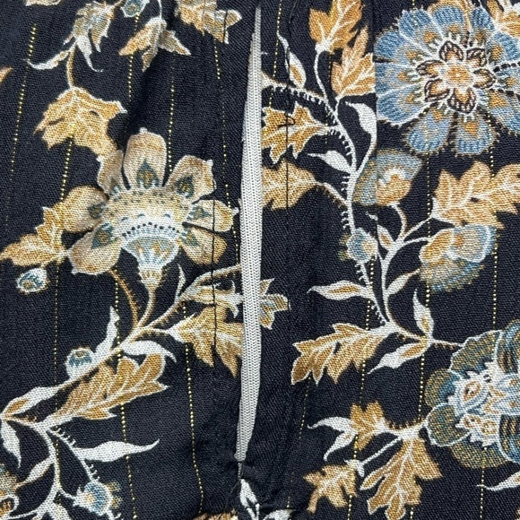 Knox Rose - Floral Button Front Top - Picture 7 of 13